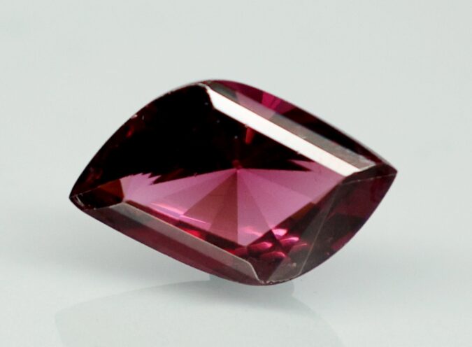 GARNET 3.83 Ct. 1 GRN7K 1 GARNET 3.83 Ct.