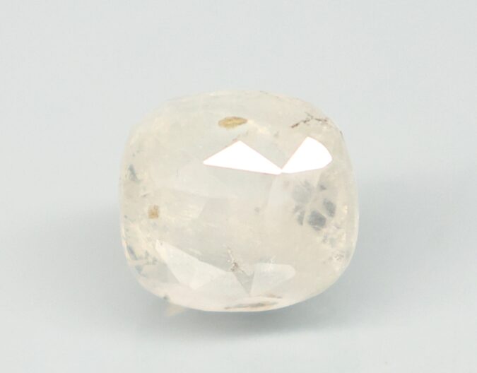 YELLOW SAPPHIRE 6.68 Ct.