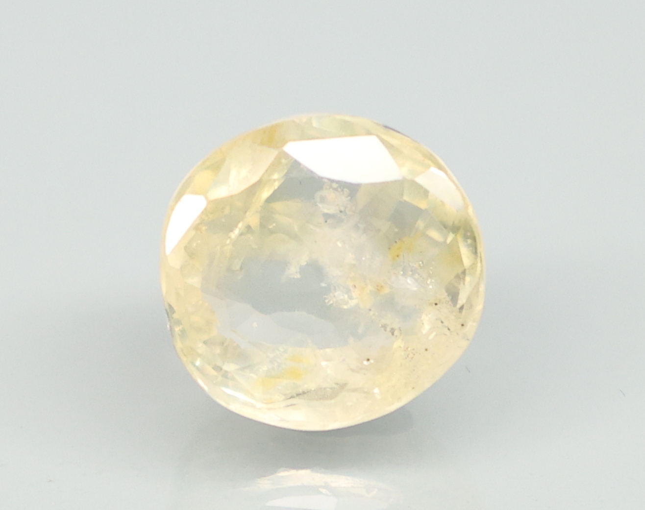 YELLOW SAPPHIRE 5.63 Ct.