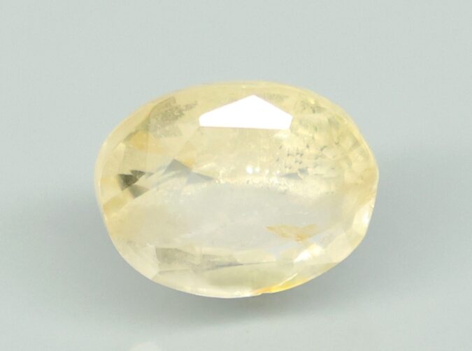 YELLOW SAPPHIRE 4.23 Ct. YELLOW SAPPHIRE 4.23 Ct.