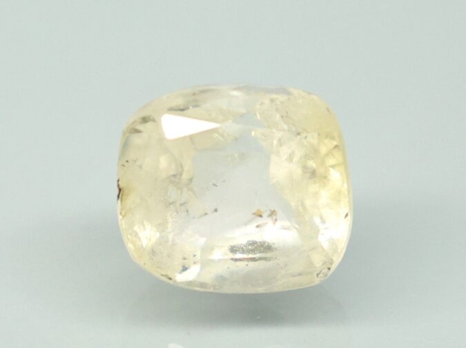 YELLOW SAPPHIRE 4.63 Ct. YELLOW SAPPHIRE 4.63 Ct.