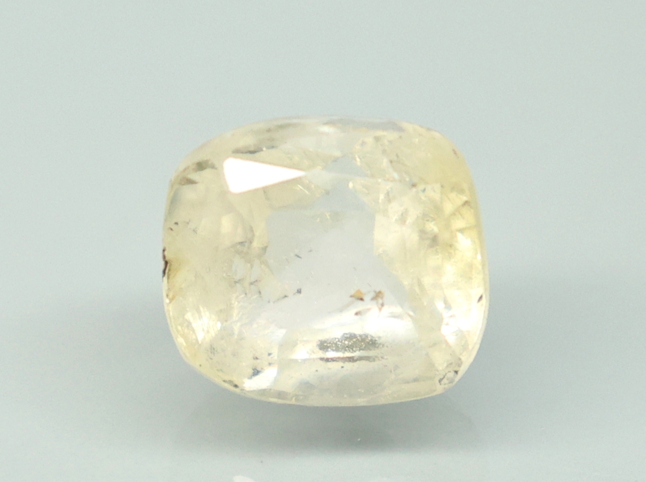 YELLOW SAPPHIRE 4.63 Ct. YELLOW SAPPHIRE 4.63 Ct.