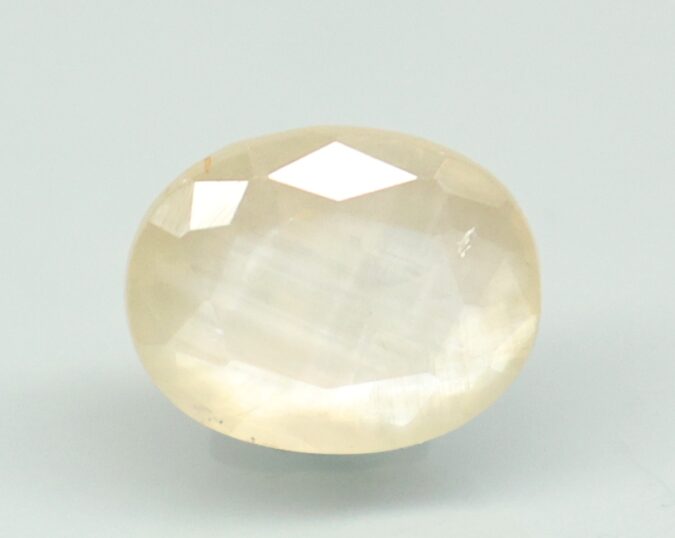 YELLOW SAPPHIRE 4.83 Ct. YELLOW SAPPHIRE 4.83 Ct.