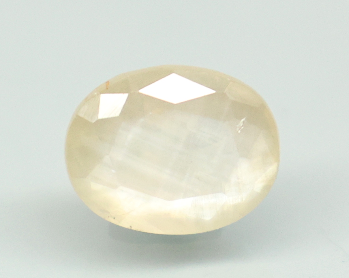 YELLOW SAPPHIRE 4.83 Ct.