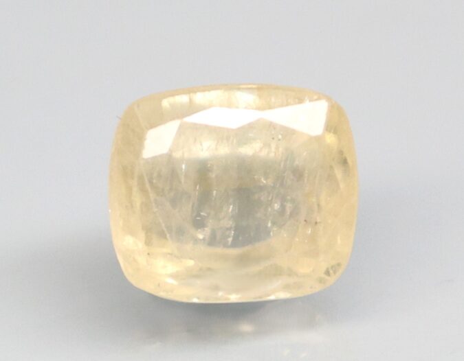 YELLOW SAPPHIRE 3.95 Ct.