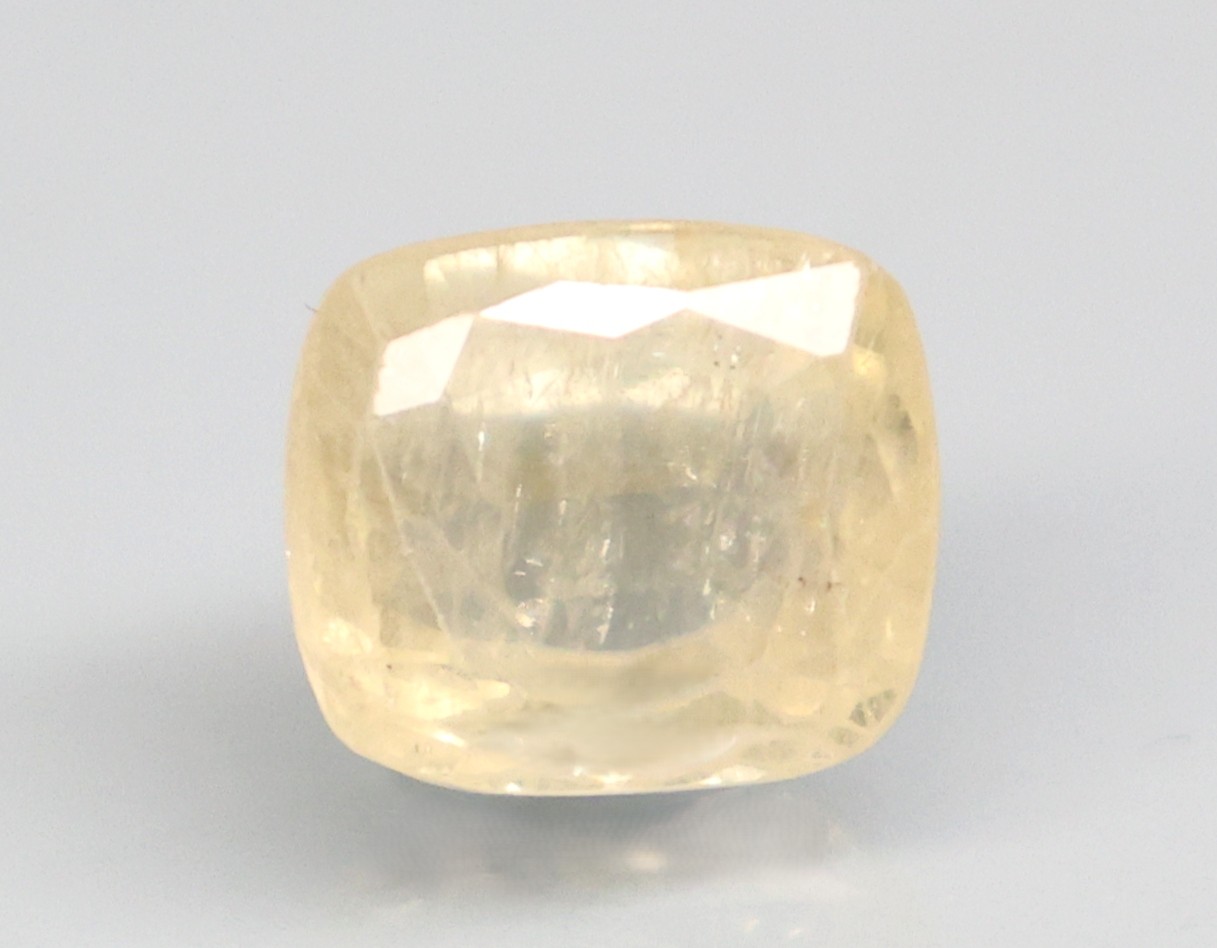 YELLOW SAPPHIRE 3.95 Ct.