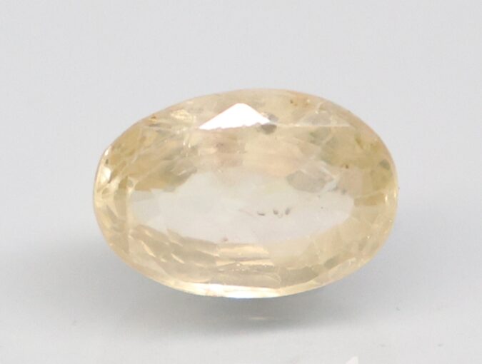 YELLOW SAPPHIRE 4.01 Ct. YELLOW SAPPHIRE 4.01 Ct.