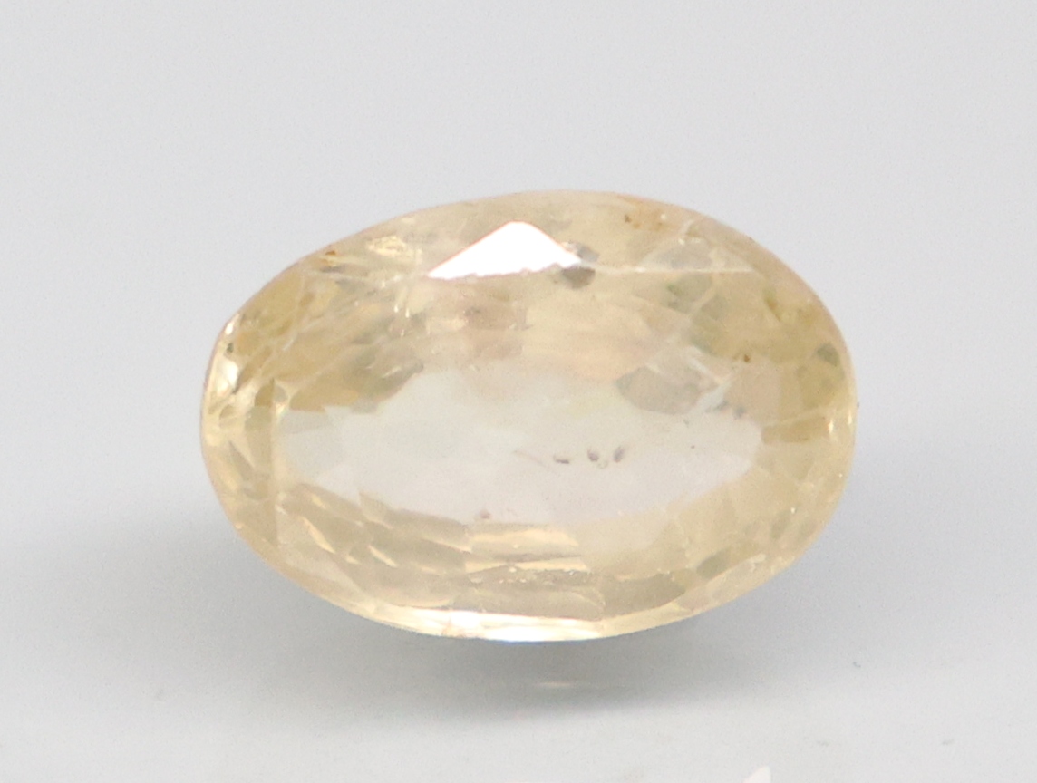 YELLOW SAPPHIRE 4.01 Ct.
