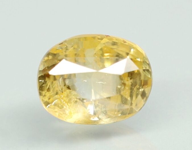 YELLOW SAPPHIRE 4.91 Ct.