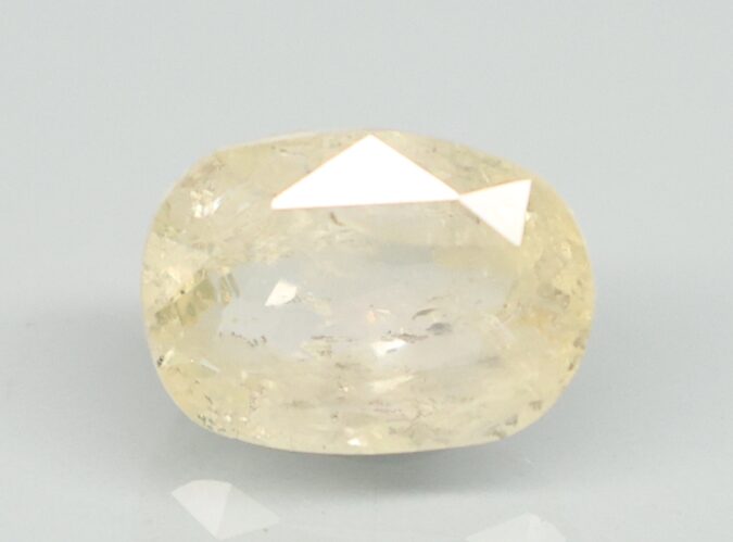 YELLOW SAPPHIRE 5.88 Ct.