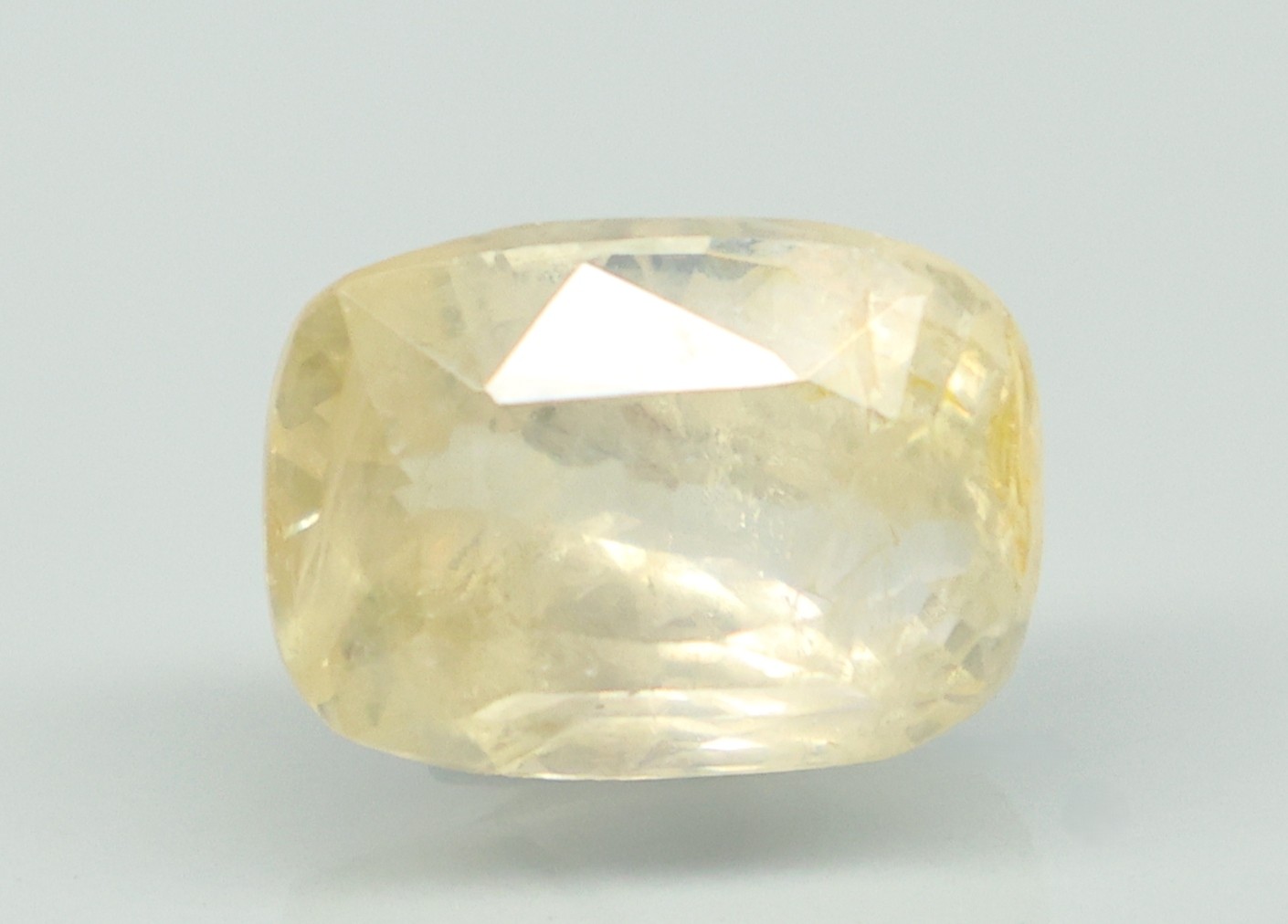 YELLOW SAPPHIRE 6.14 Ct. YELLOW SAPPHIRE 6.14 Ct.