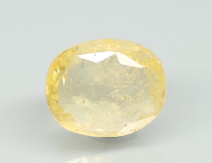 YELLOW SAPPHIRE 5.04 Ct.