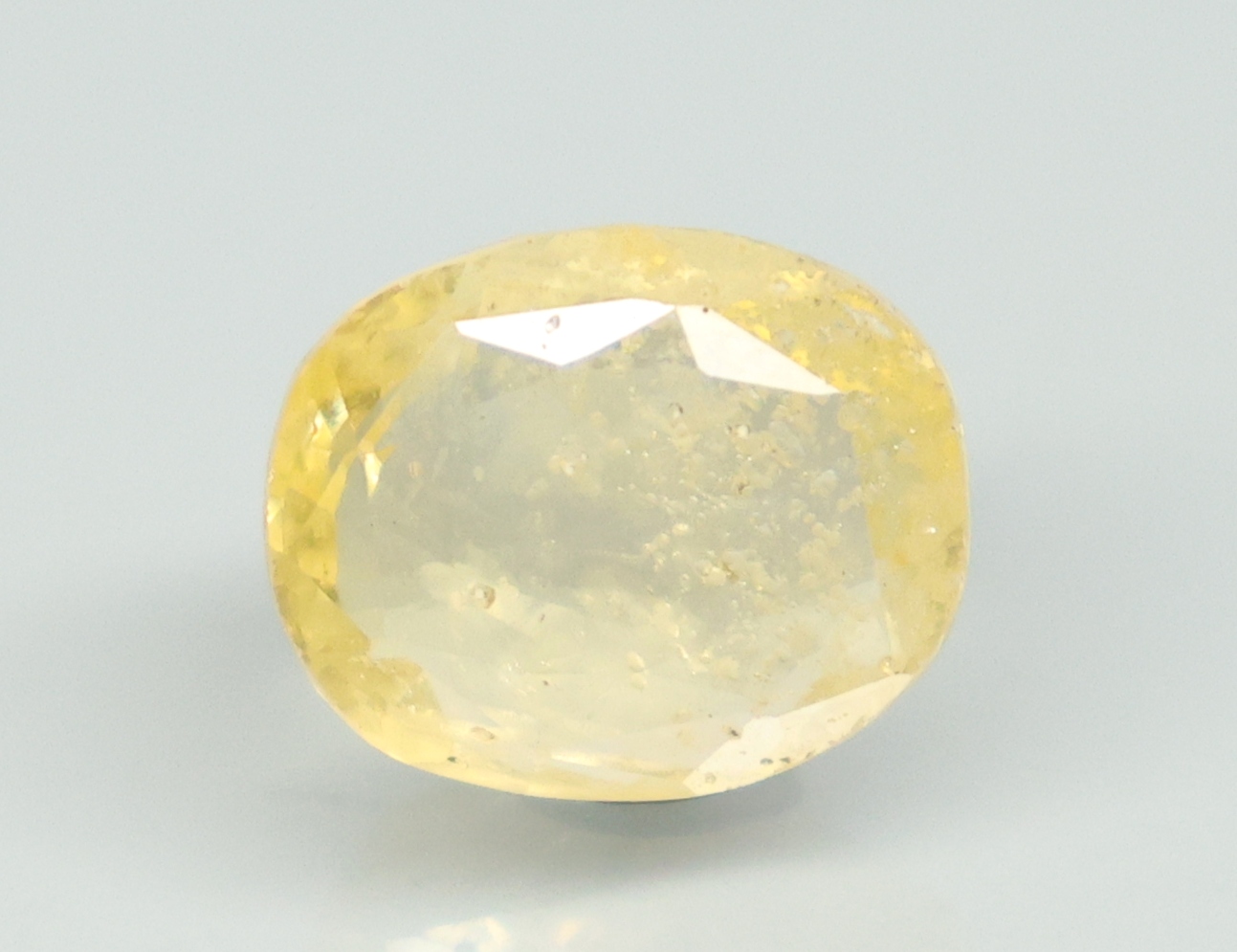 YELLOW SAPPHIRE 5.04 Ct. YELLOW SAPPHIRE 5.04 Ct.