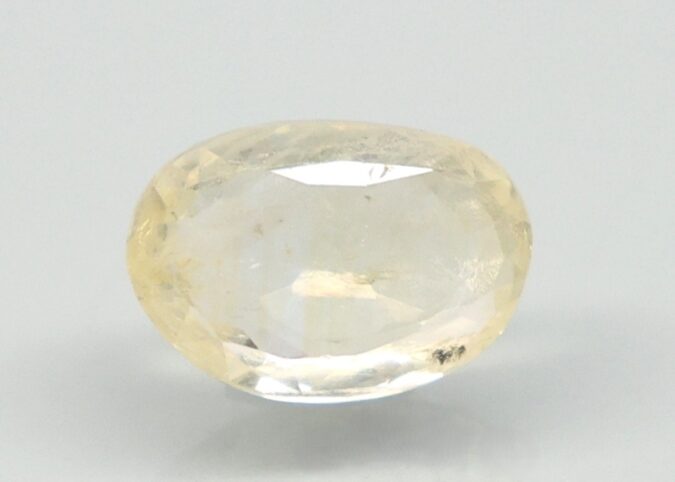 YELLOW SAPPHIRE 4.63 Ct.