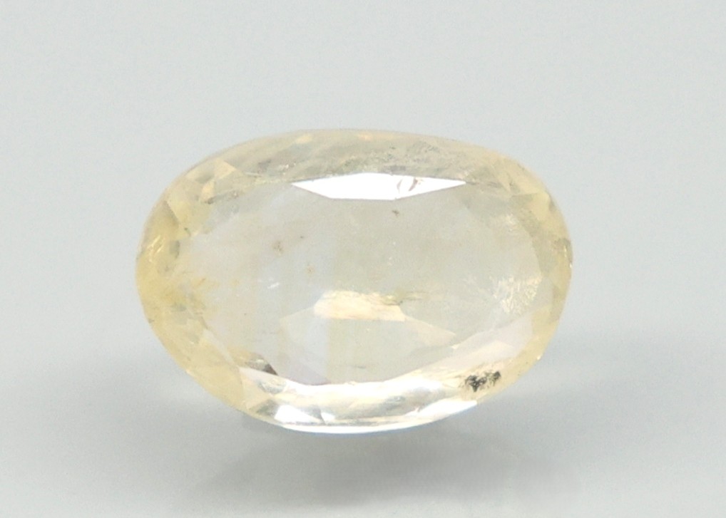 YELLOW SAPPHIRE 4.63 Ct. YELLOW SAPPHIRE 4.63 Ct.