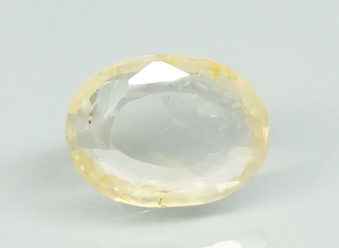 YELLOW SAPPHIRE 4.89 Ct.