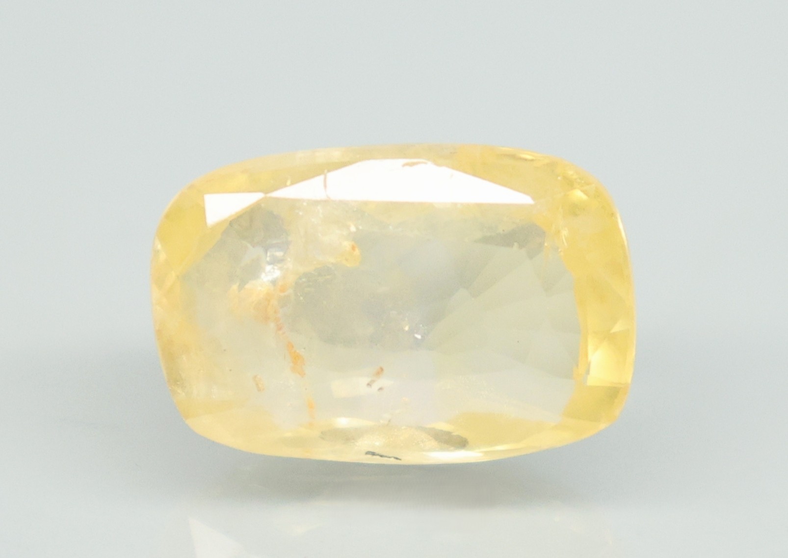 YELLOW SAPPHIRE 5.87 Ct.