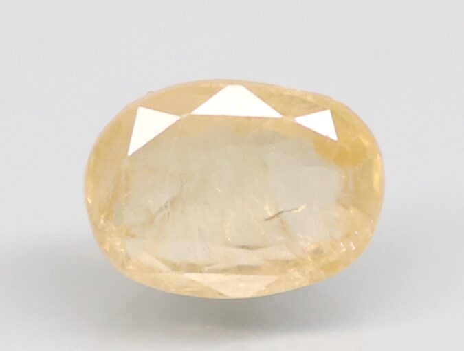 YELLOW SAPPHIRE 4.32 Ct.