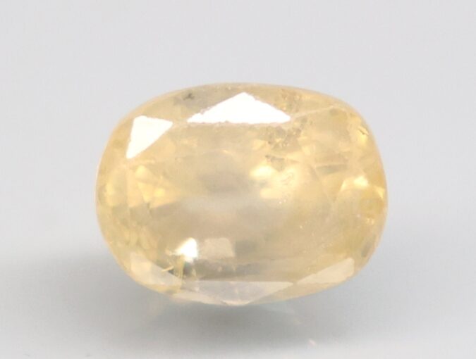 YELLOW SAPPHIRE 4.38 Ct.