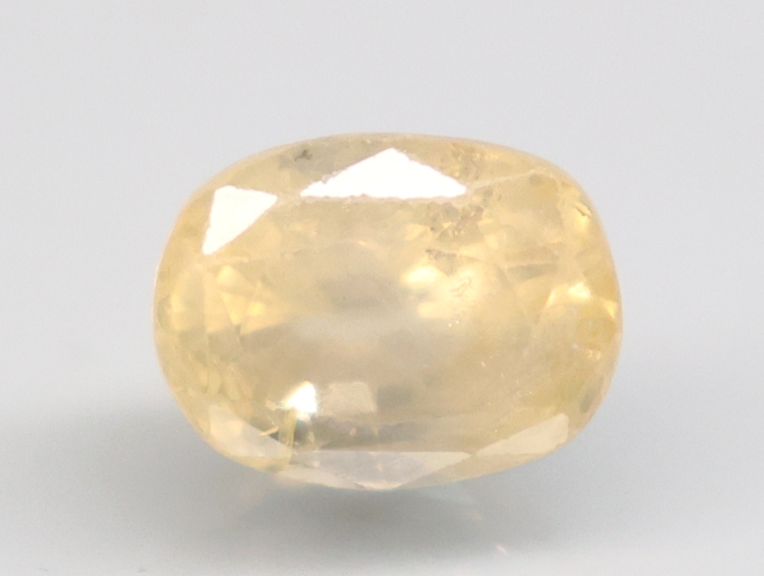 YELLOW SAPPHIRE 4.38 Ct.