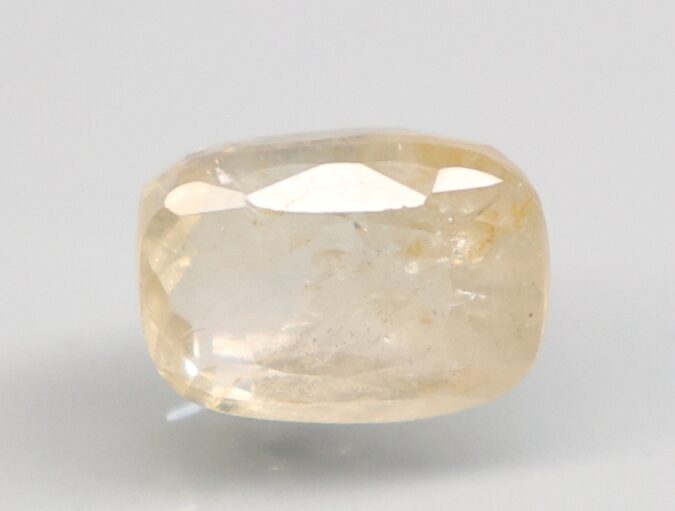 YELLOW SAPPHIRE 4.05 Ct. YELLOW SAPPHIRE 4.05 Ct.