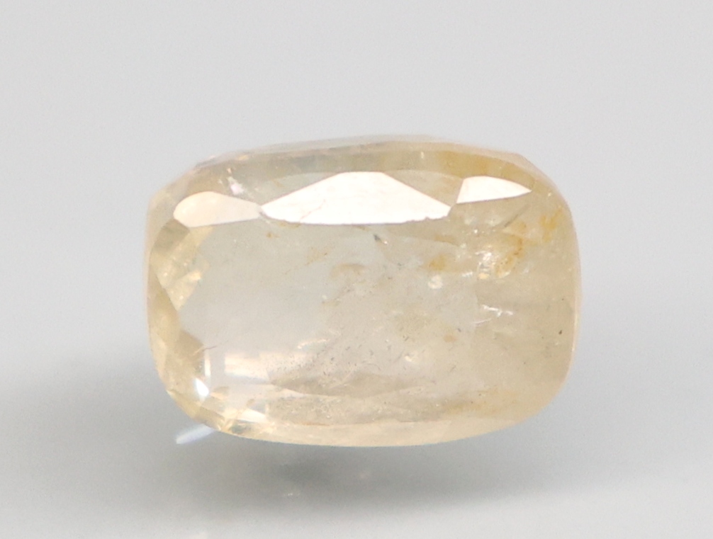 YELLOW SAPPHIRE 4.05 Ct.