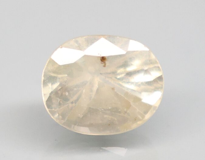YELLOW SAPPHIRE 4.68 Ct.
