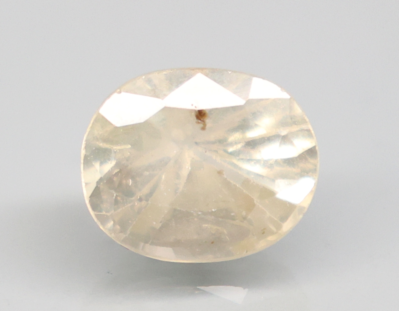 YELLOW SAPPHIRE 4.68 Ct.