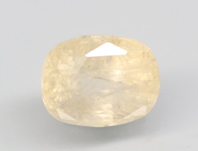 YELLOW SAPPHIRE 3.17 Ct.