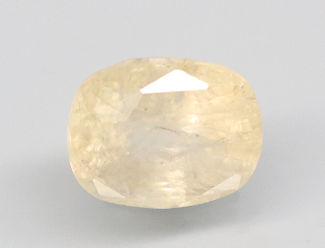 YELLOW SAPPHIRE 3.17 Ct.
