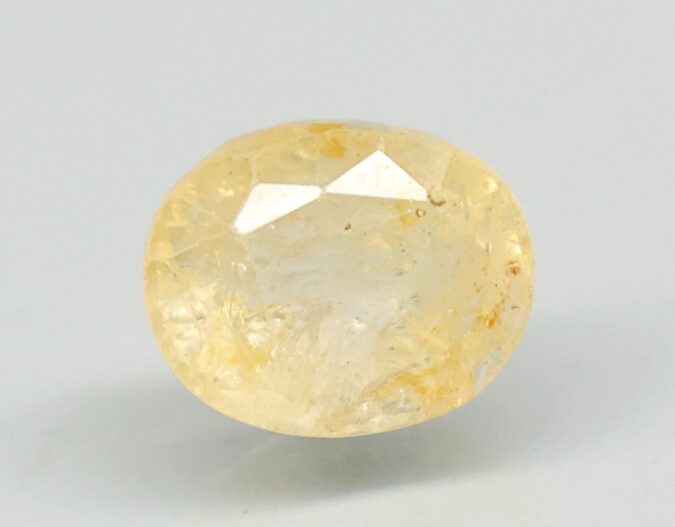 YELLOW SAPPHIRE 5.61 Ct. YELLOW SAPPHIRE 5.61 Ct.