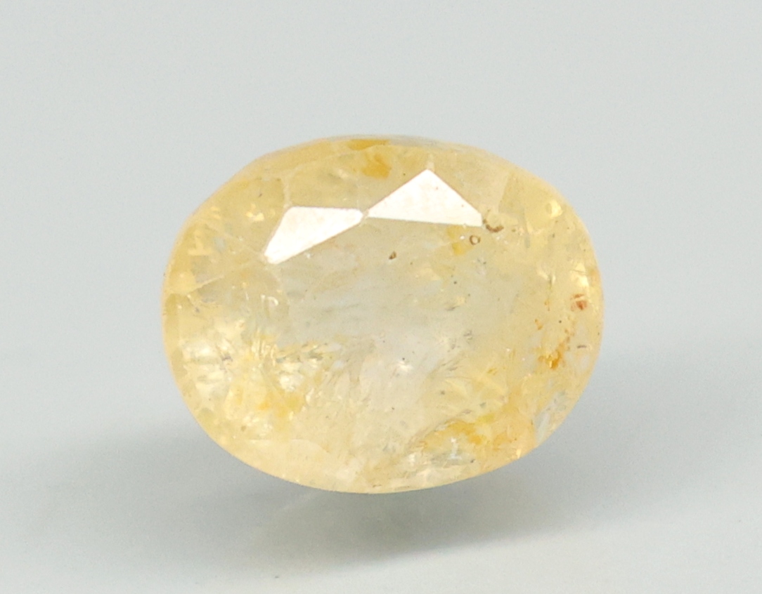 YELLOW SAPPHIRE 5.61 Ct.