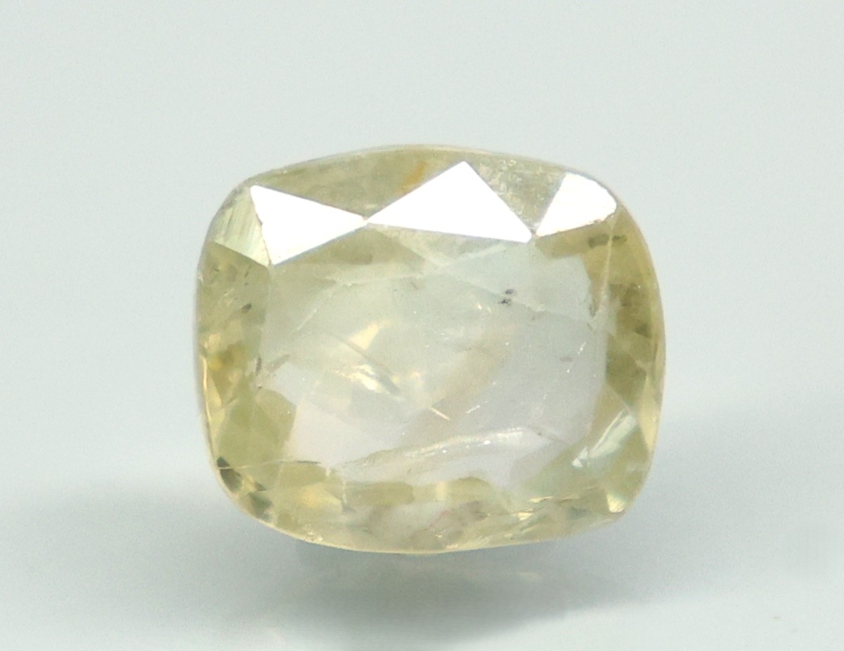 YELLOW SAPPHIRE 3.8 Ct.