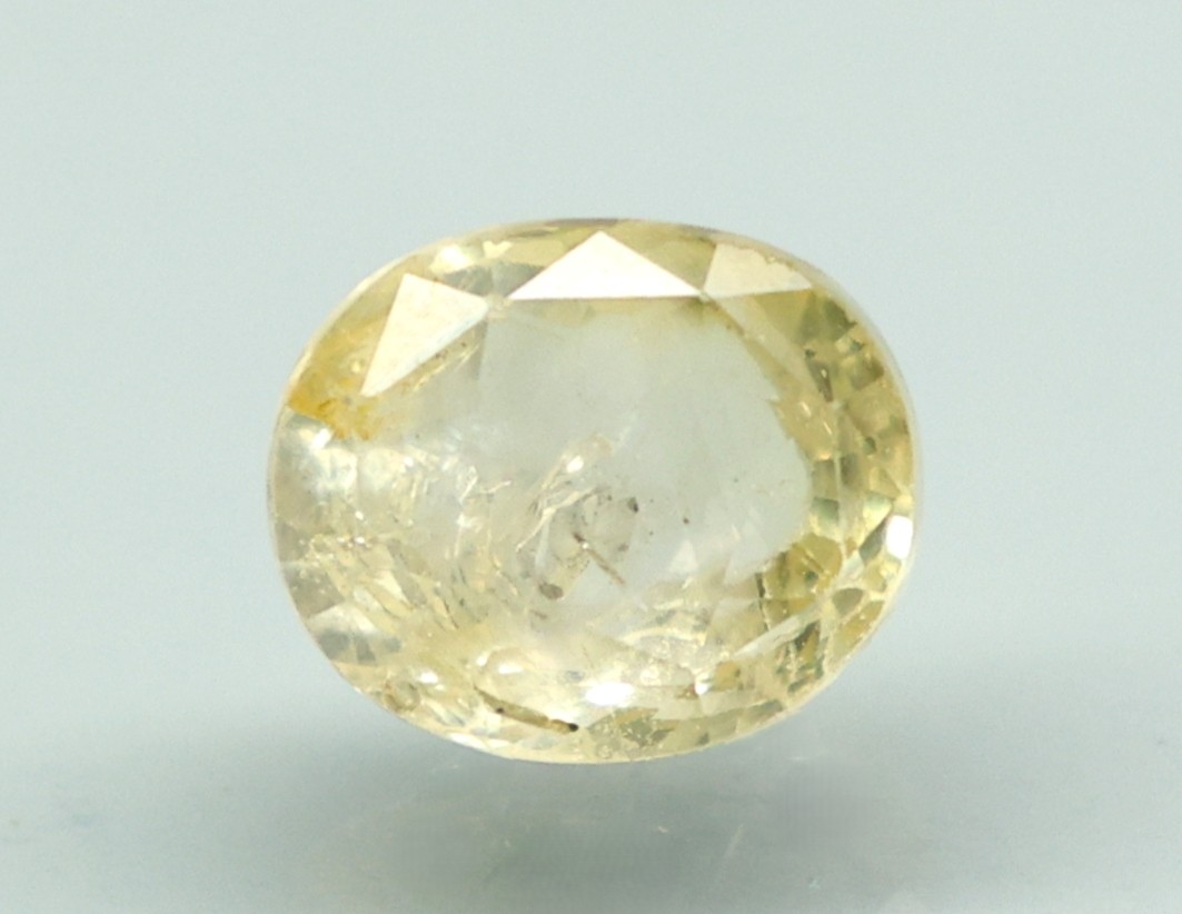 YELLOW SAPPHIRE 3.34 Ct.