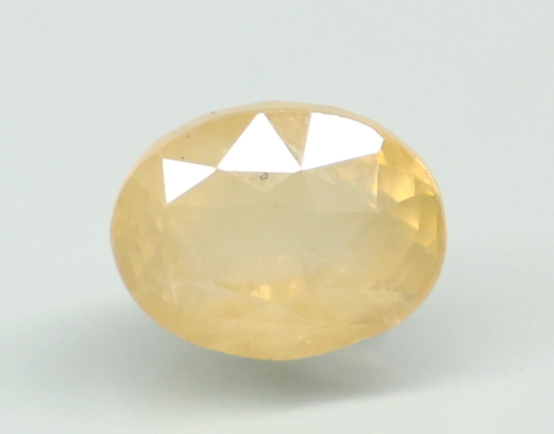YELLOW SAPPHIRE 6.5 Ct.