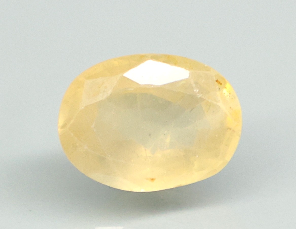 YELLOW SAPPHIRE 3.4 Ct.