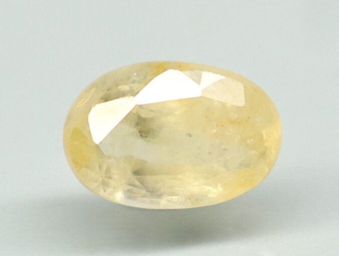YELLOW SAPPHIRE 3.87 Ct.