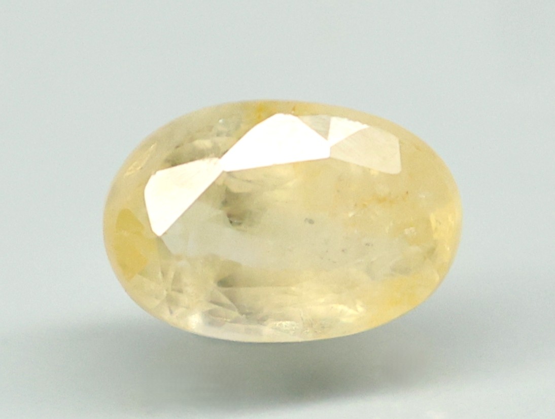 YELLOW SAPPHIRE 3.87 Ct.