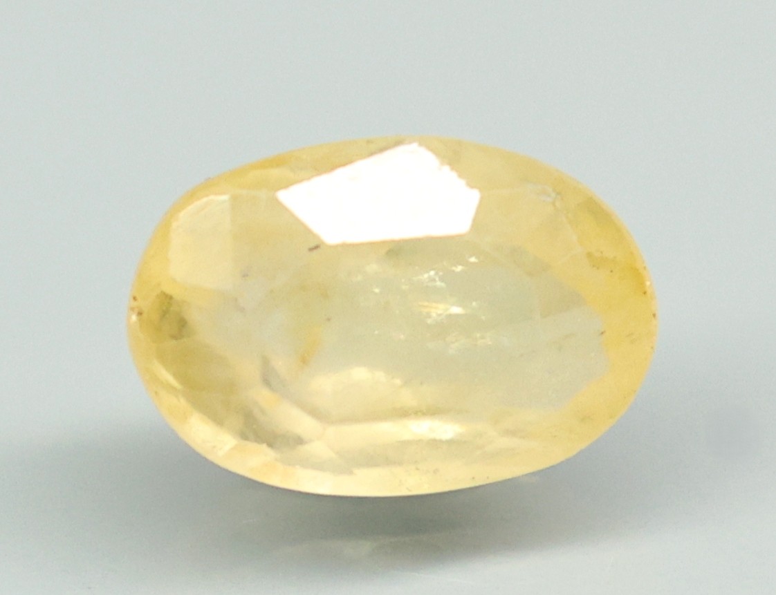 YELLOW SAPPHIRE 3.19 Ct.