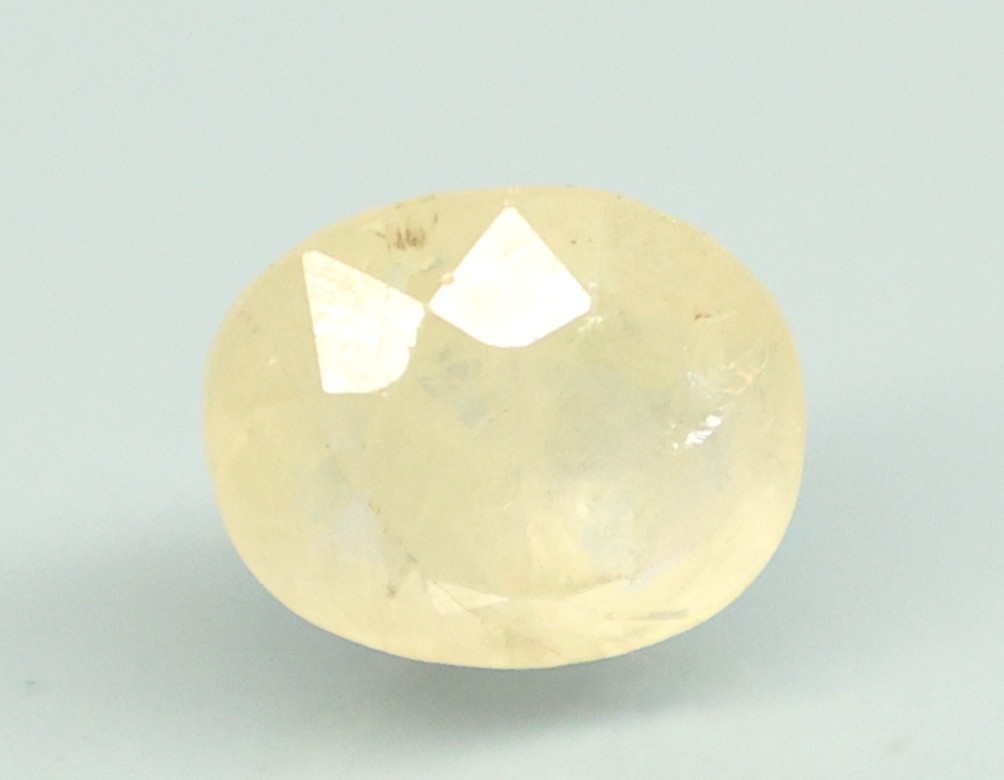 YELLOW SAPPHIRE 3.83 Ct. YELLOW SAPPHIRE 3.83 Ct.