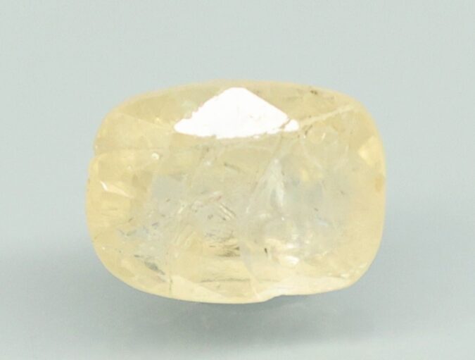 YELLOW SAPPHIRE 3.69 Ct.