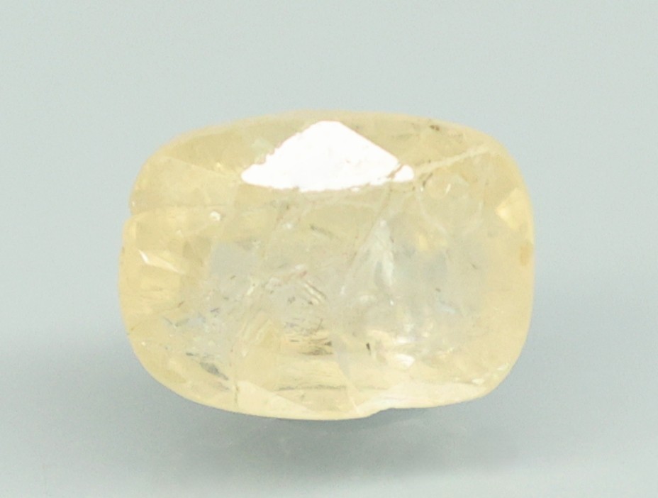 YELLOW SAPPHIRE 3.69 Ct. YELLOW SAPPHIRE 3.69 Ct.