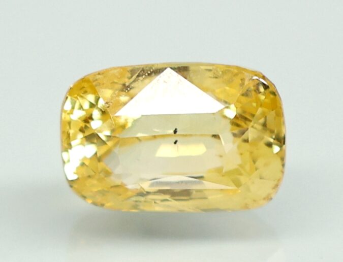 YELLOW SAPPHIRE 5.07 Ct.