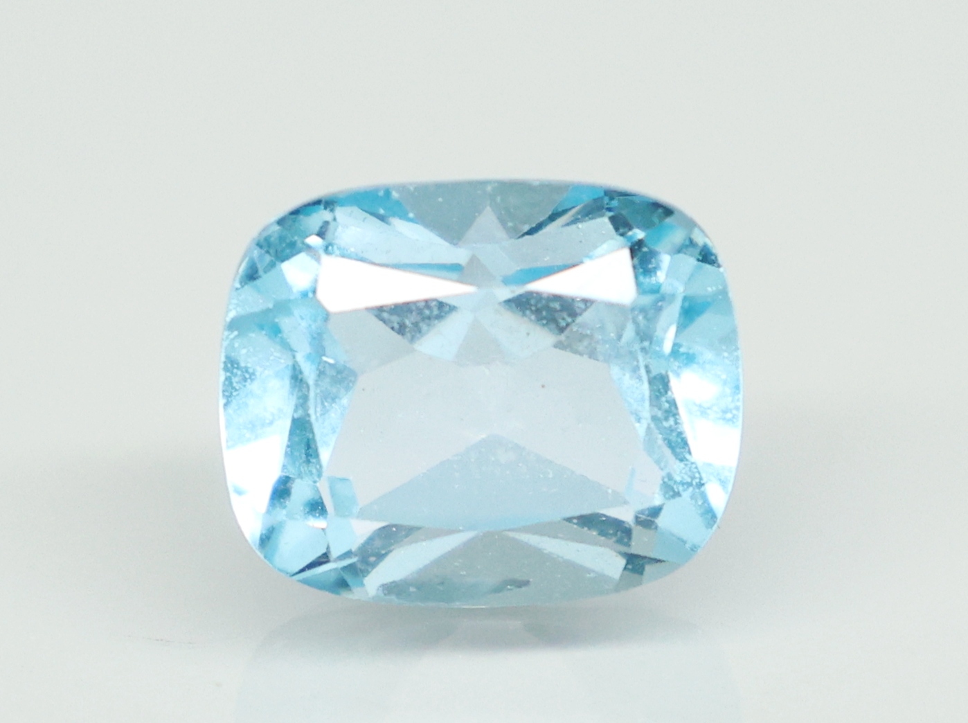 BLUE TOPAZ 6.81 Ct.