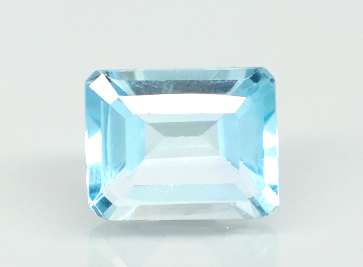 BLUE TOPAZ 5.06 Ct.