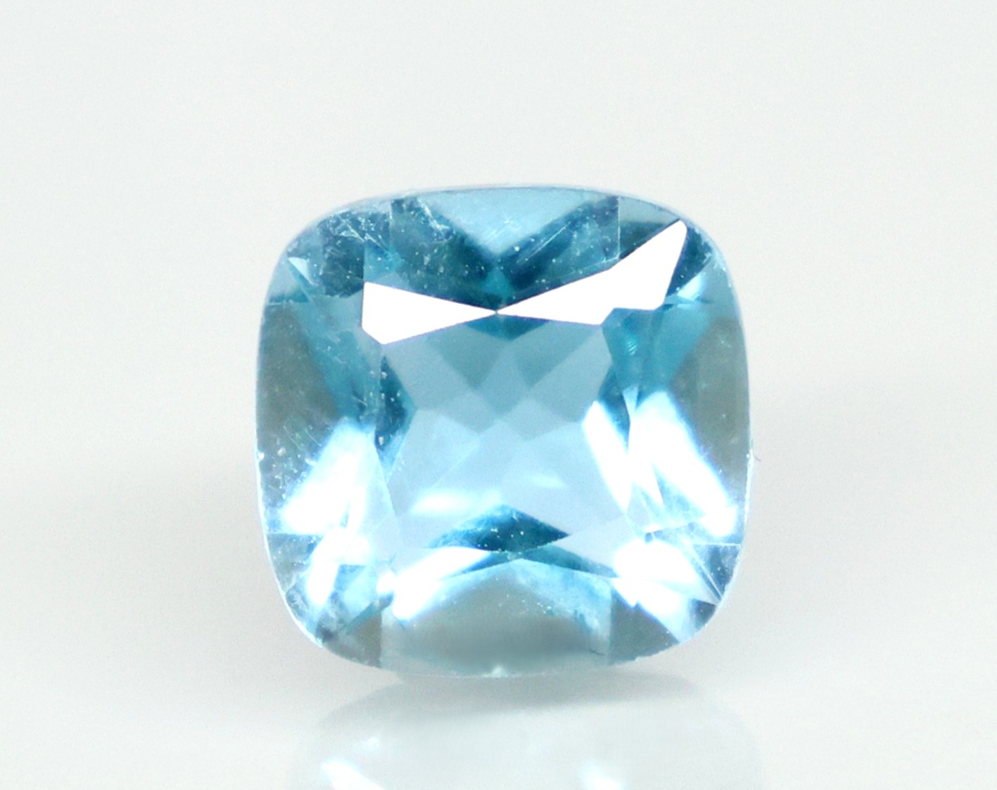 BLUE TOPAZ 5.9 Ct.