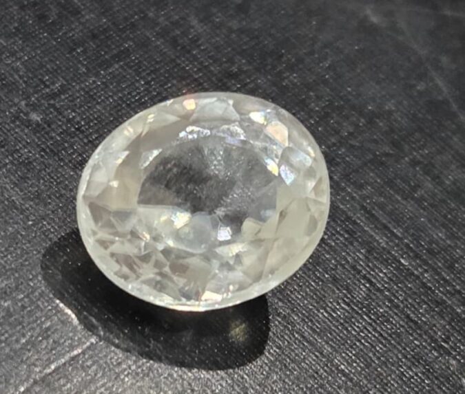 ZIRCON 4.83 Ct. ZIRCON 4.83 Ct.
