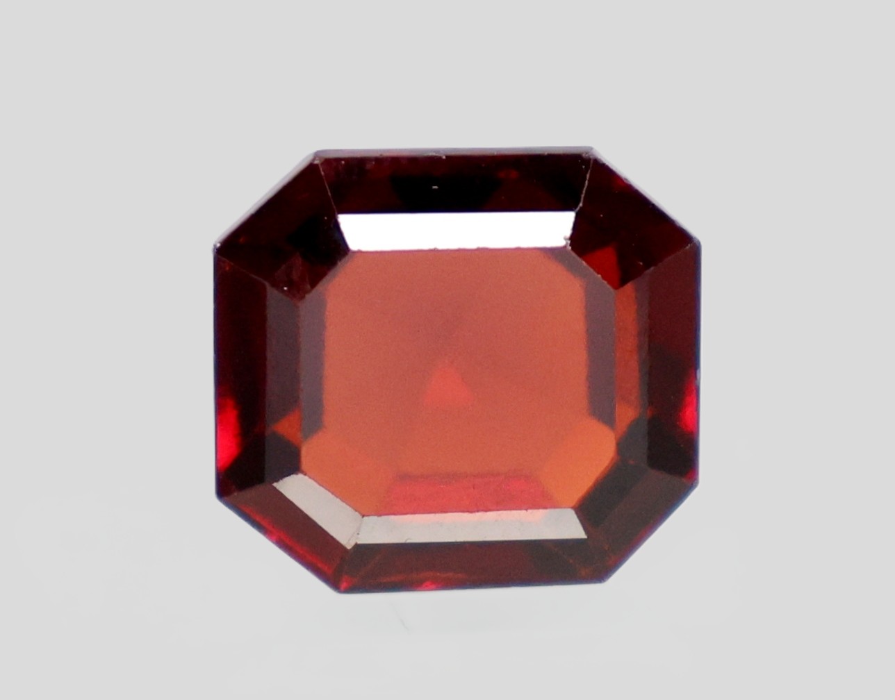 HESSONITE GOMED 8.66 Ct. HESSONITE GOMED 8.66 Ct.