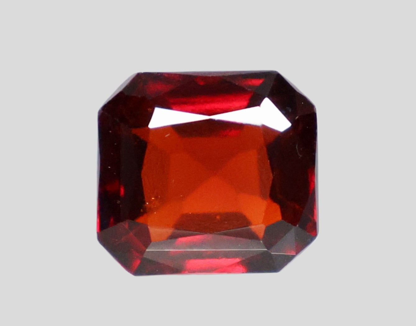 HESSONITE GOMED 10.73 Ct. HESSONITE GOMED 10.73 Ct.