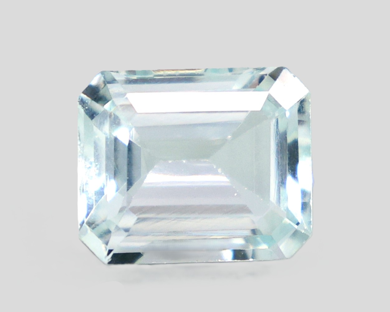 AQUAMARINE 4.38 Ct. AQUAMARINE 4.38 Ct.